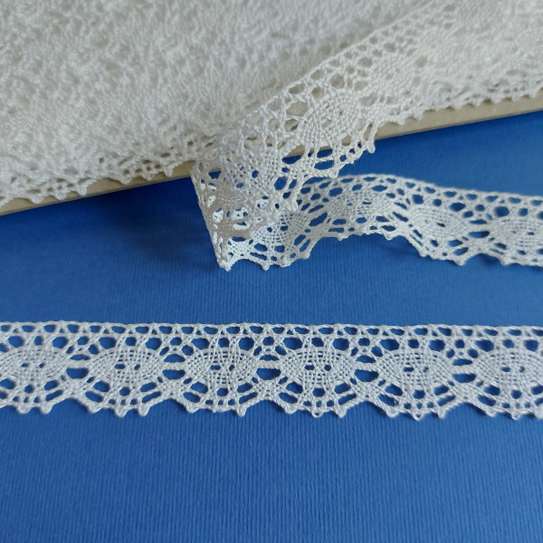 Art. 217 - White Bobbin Lace Border  - Width 2,00 cm